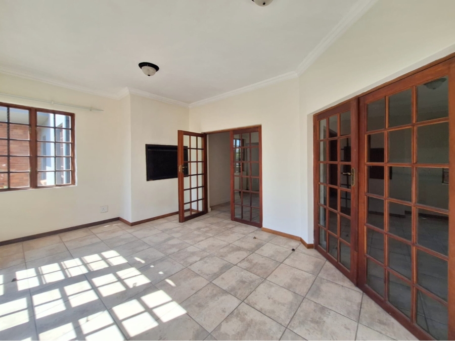 To Let 3 Bedroom Property for Rent in Meerhof North West